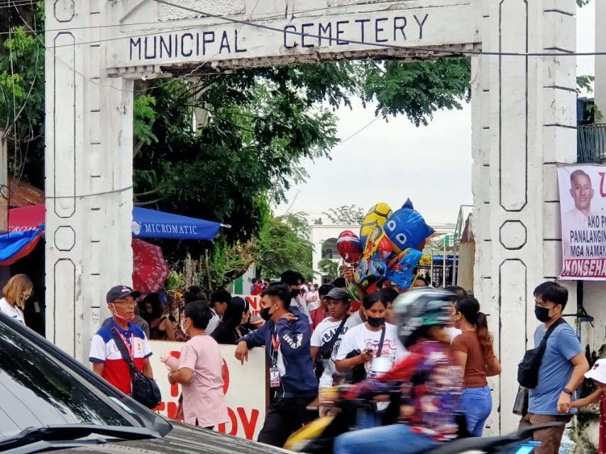 #UNDAS2022 | Ito ang kasalukuyang sitwasyon sa Himlayan at Tanauan Public Cemetery ngayong alas 4:00 ng hapon