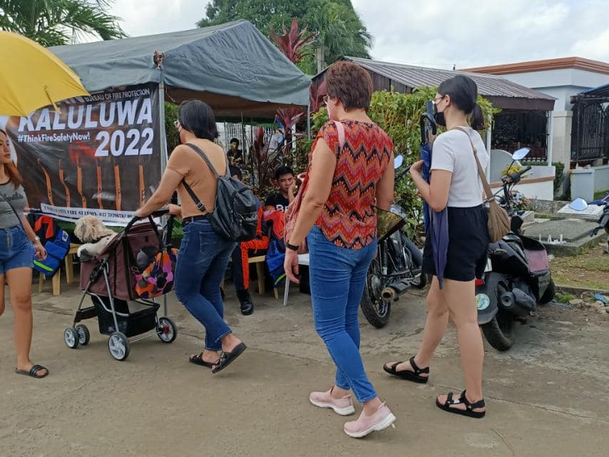 𝗨𝗡𝗗𝗔𝗦 2022 | Patuloy ang pagdagsa ng mga bisita sa Himlayan at Tanauan Public Cemetery