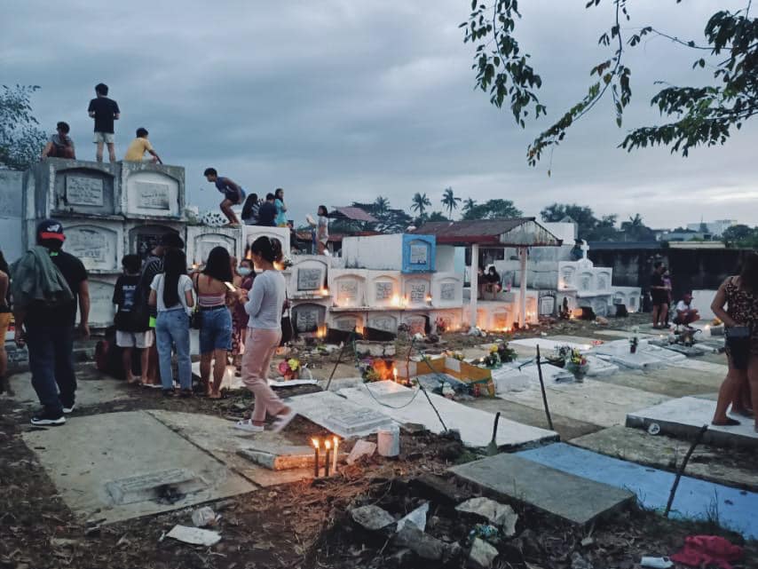#UNDAS2022 | As of 6:00 PM, patuloy ang pagdagsa ng ating mga kababayan sa Himlayan at Tanauan Public Cemetery