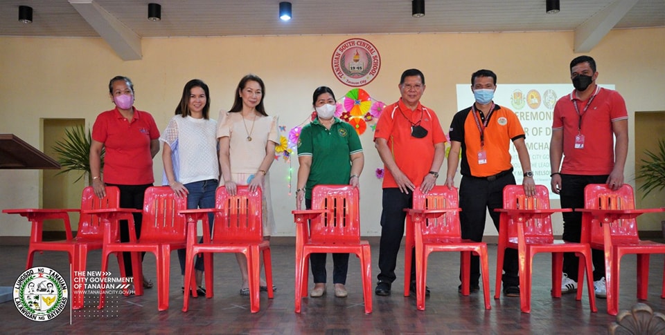 15,000 na mga upuan para sa mga Pampubliko Paraalan sa Lungsod ng Tanauan