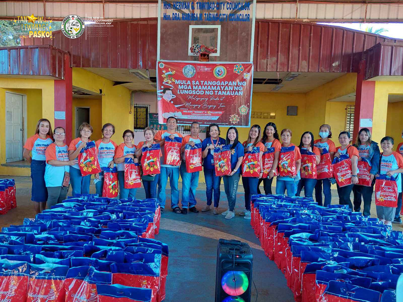 Pamamahagi ng Pamaskong handog sa Brgy. Poblacion 5,6,7 at Brgy. Darasa