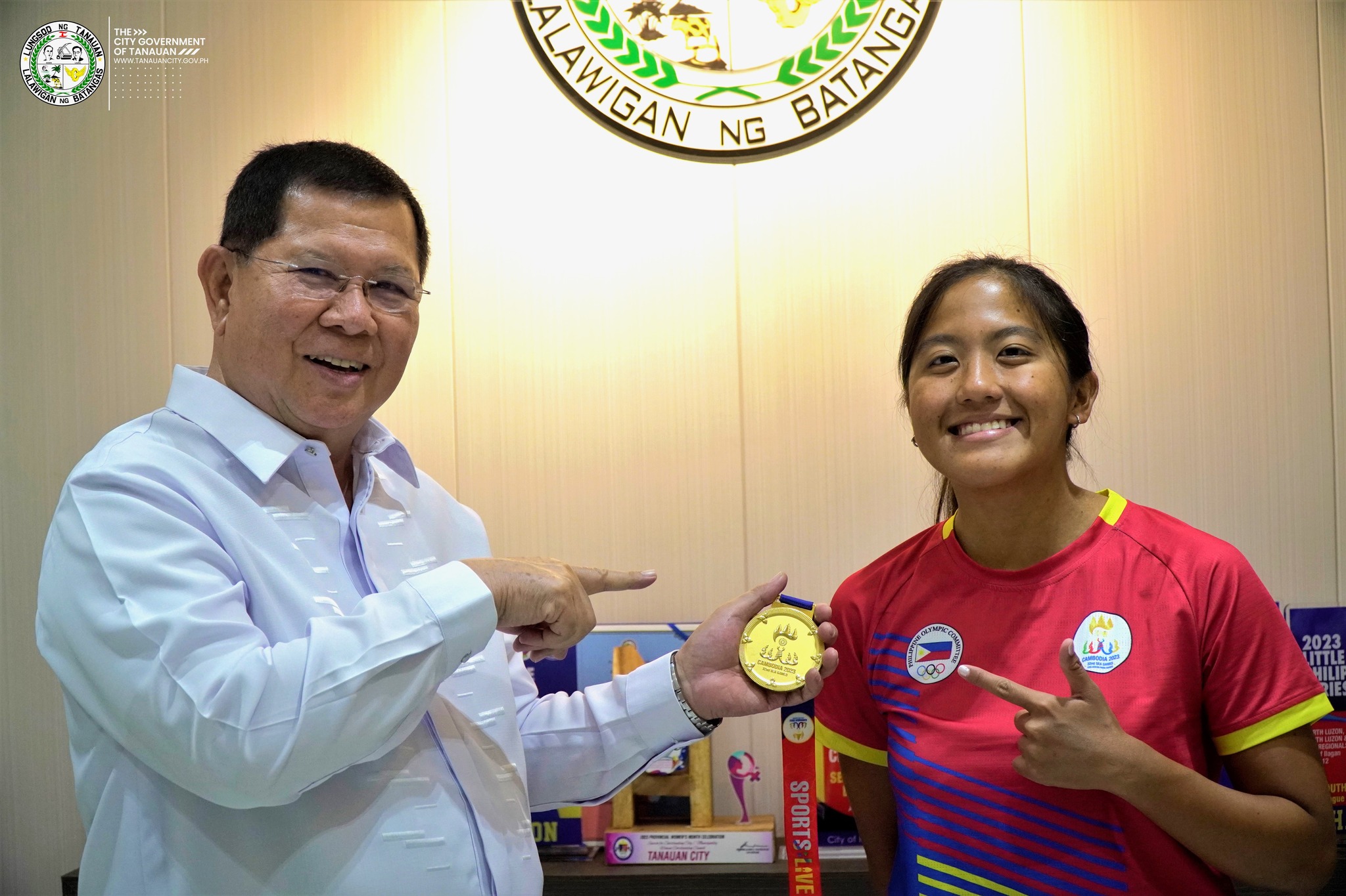 Mayor Sonny Perez Collantes, binigyang pugay ang iniuwing karangalan ni Erika Nicole Burgos sa bansa!