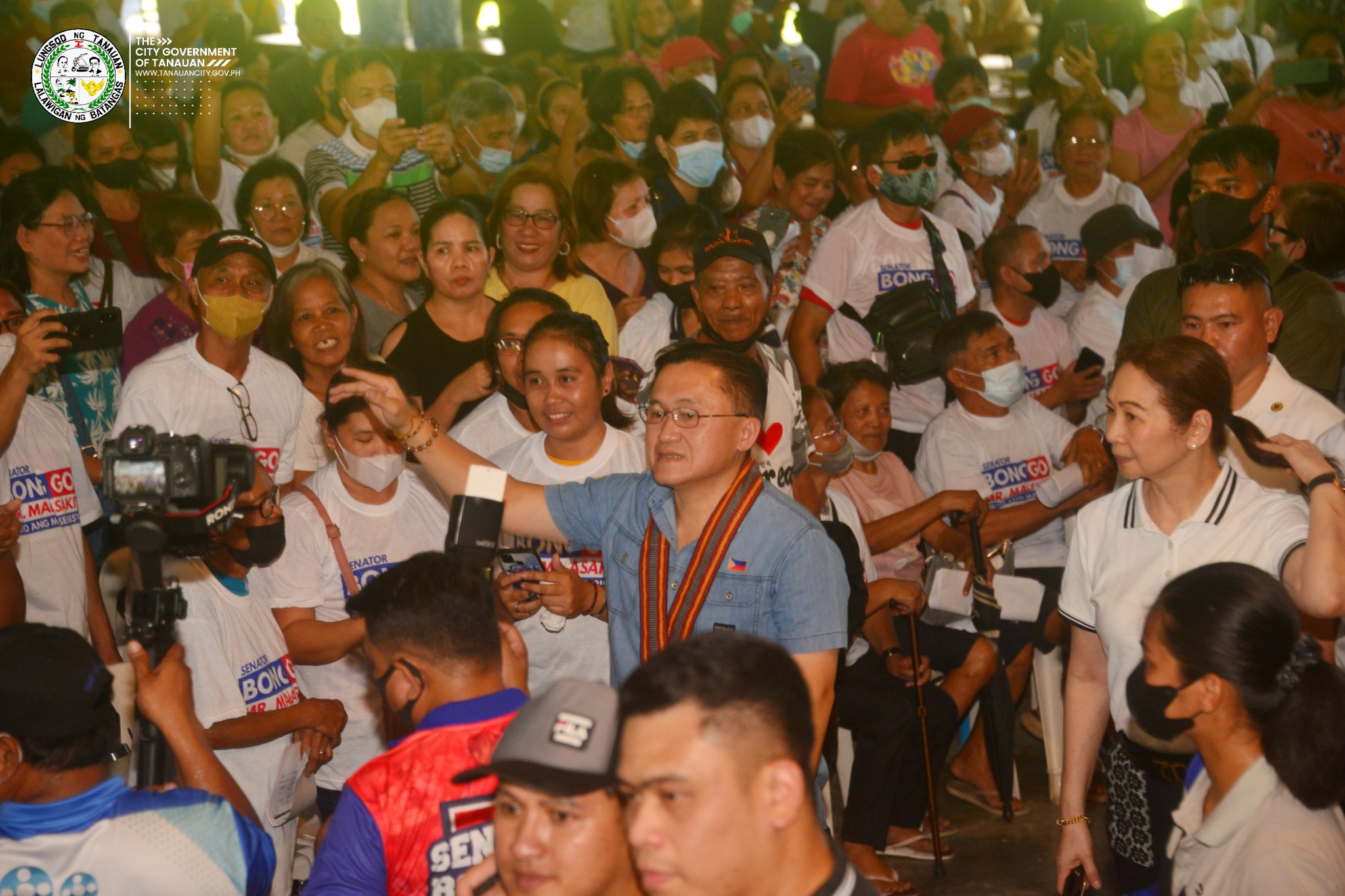 Sen. Bong Go, nagpaabot ng tulong pinansyal para sa mga Batangueño