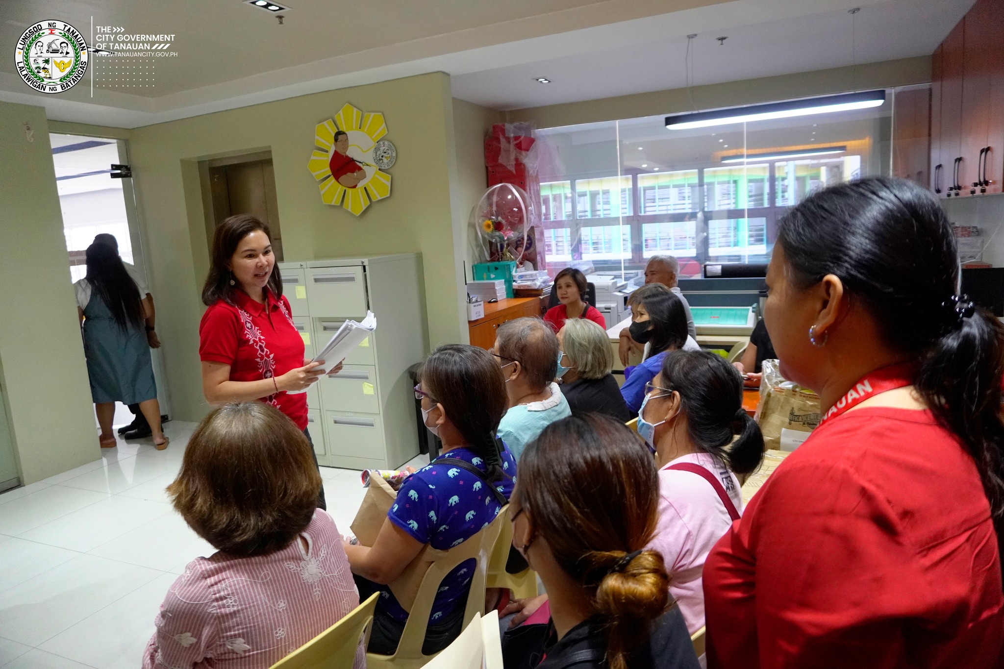 Pag papaabot ng tulong pinansiyal para sa Tanaueño