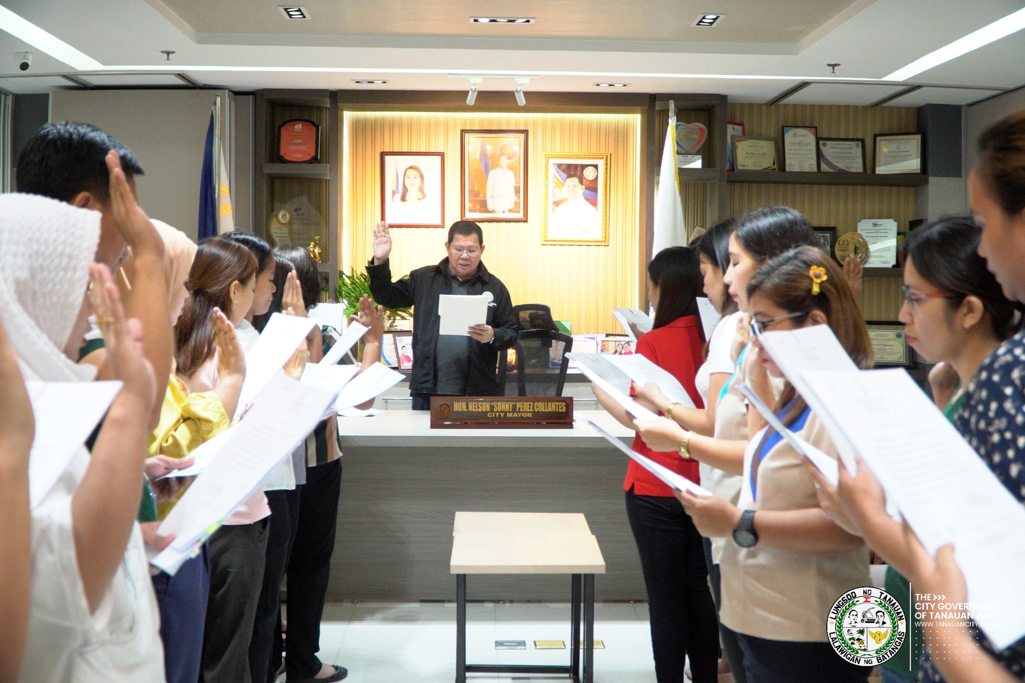 Oathtaking para sa karagdagang Learning Support Aides at mga Promoted na mga Guro