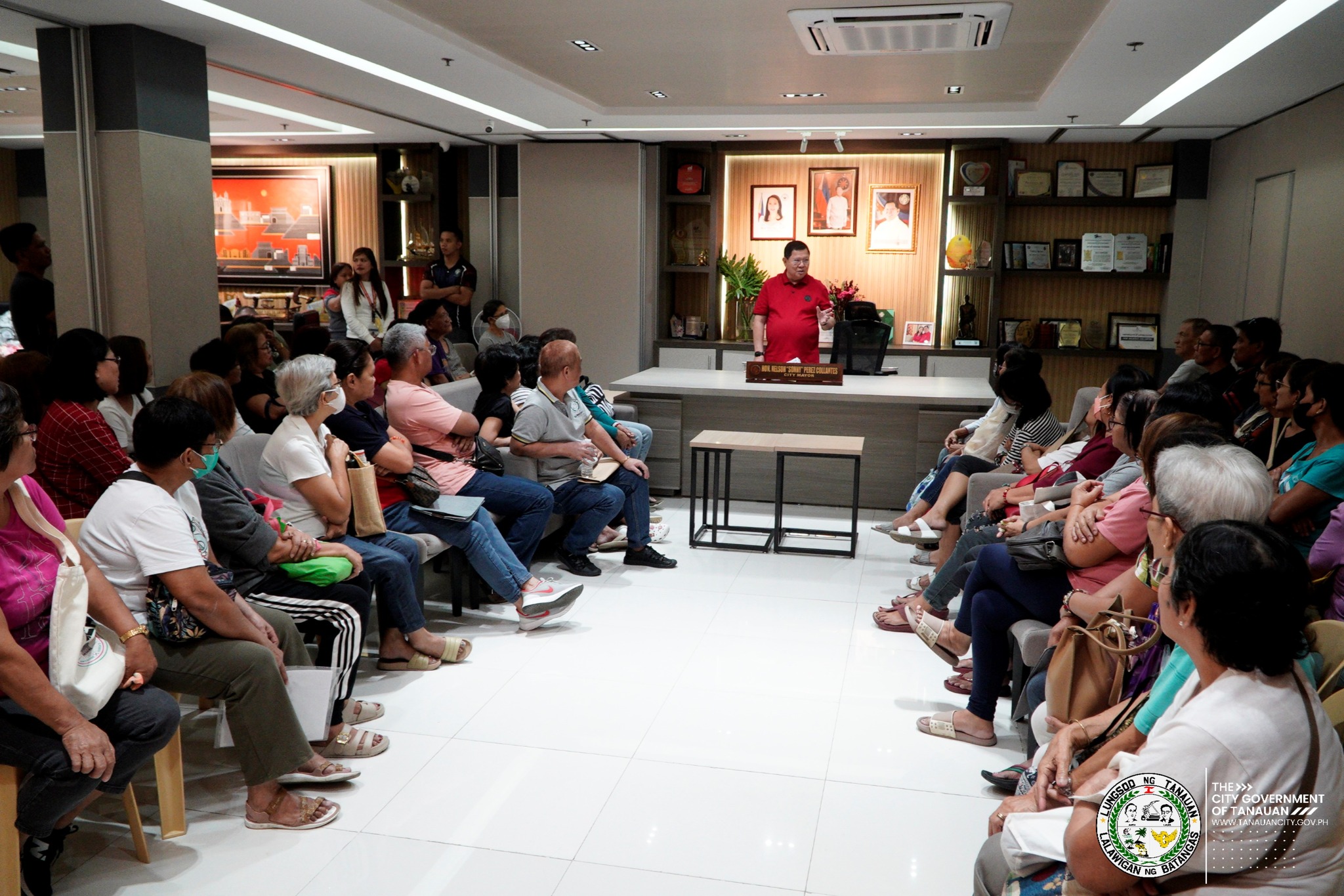 TINGNAN | Tuluy-tuloy lamang ang pagpapaabot ng tulong ni Mayor Sonny Perez Collantes sa pangangailangan ng bawat Tanaueño!