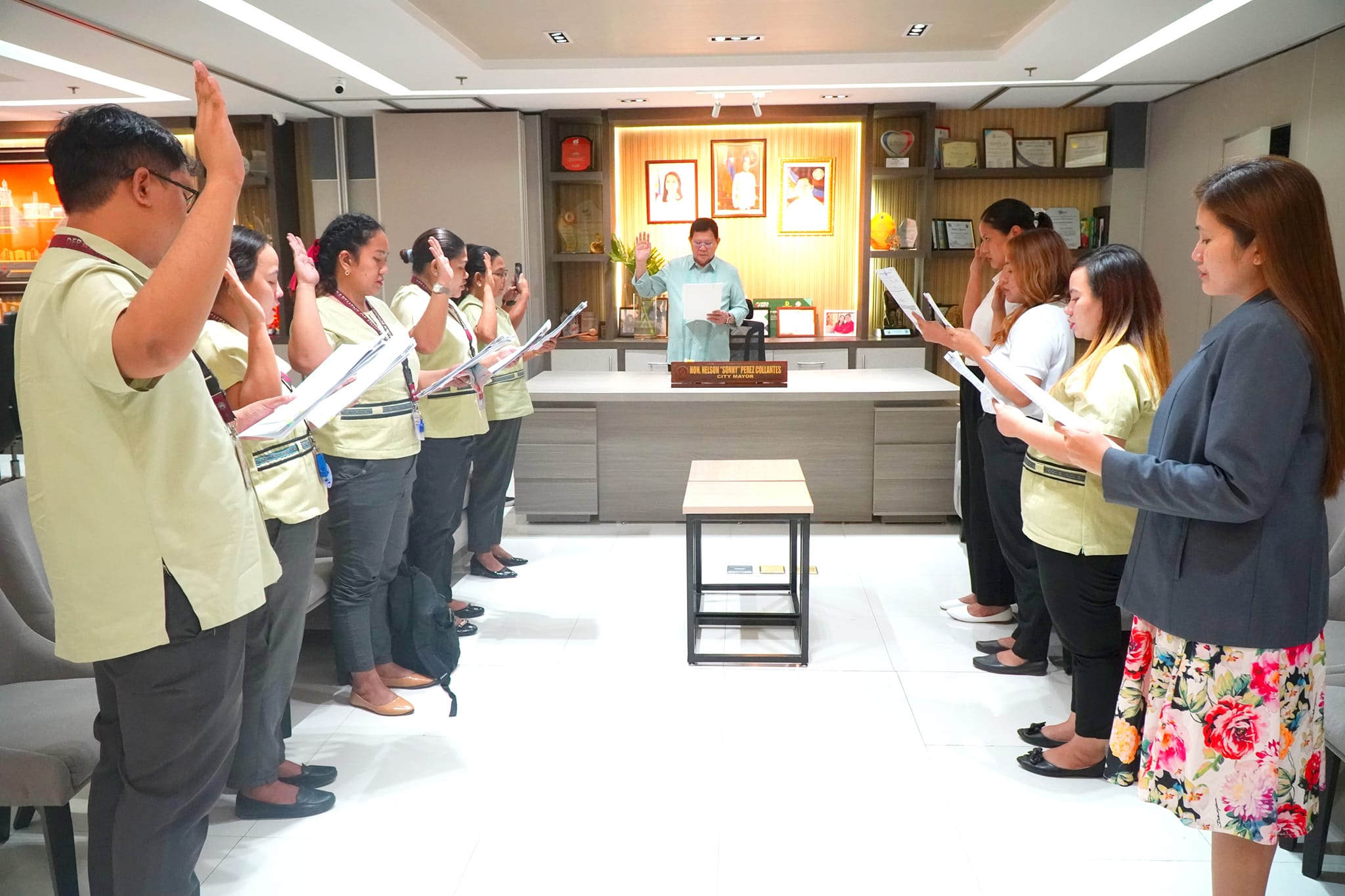 Oathtaking para sa Learning Aides at Mga Promoted na Guro