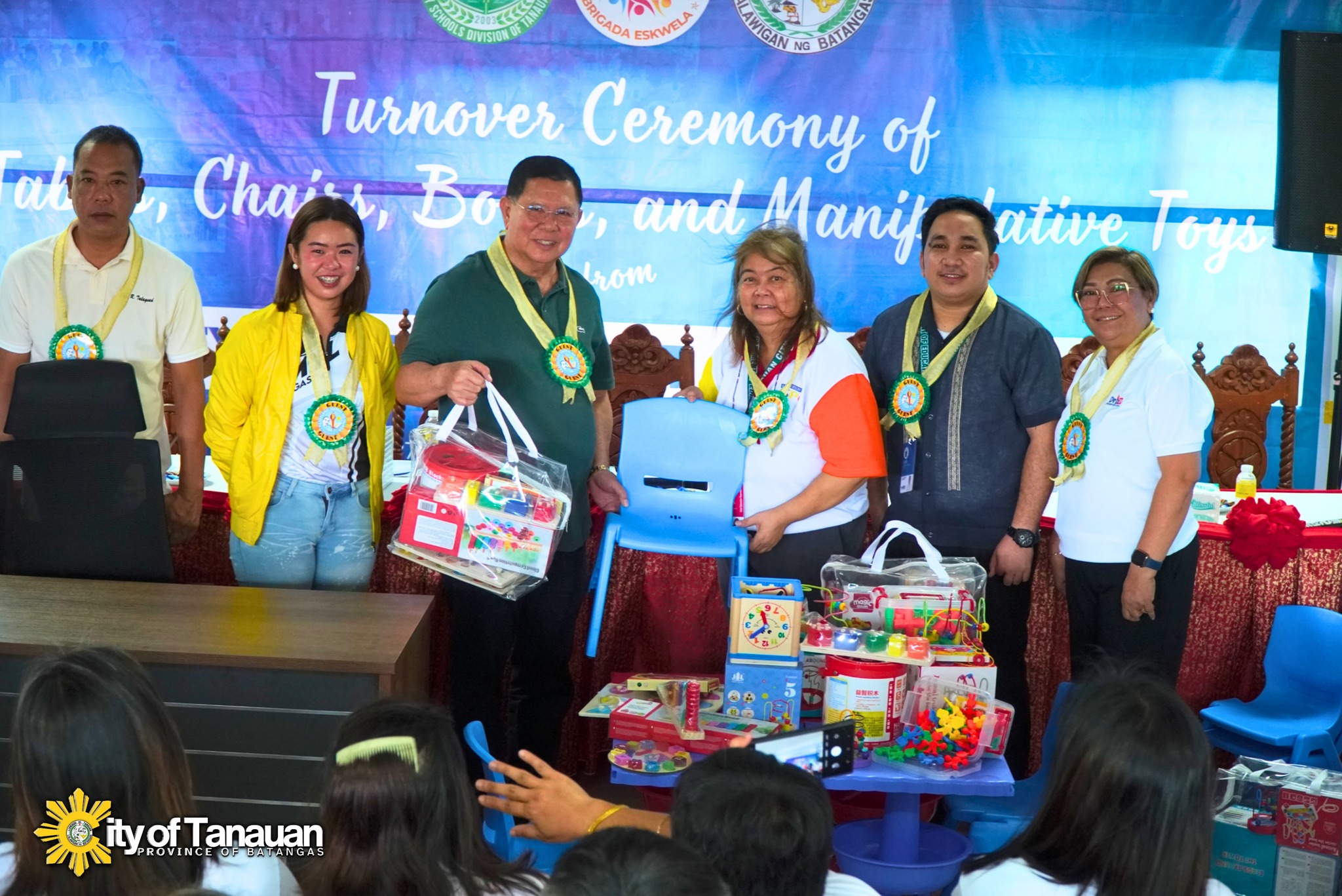 Mayor Sonny Perez Collantes namahagi ng Learning Materials!