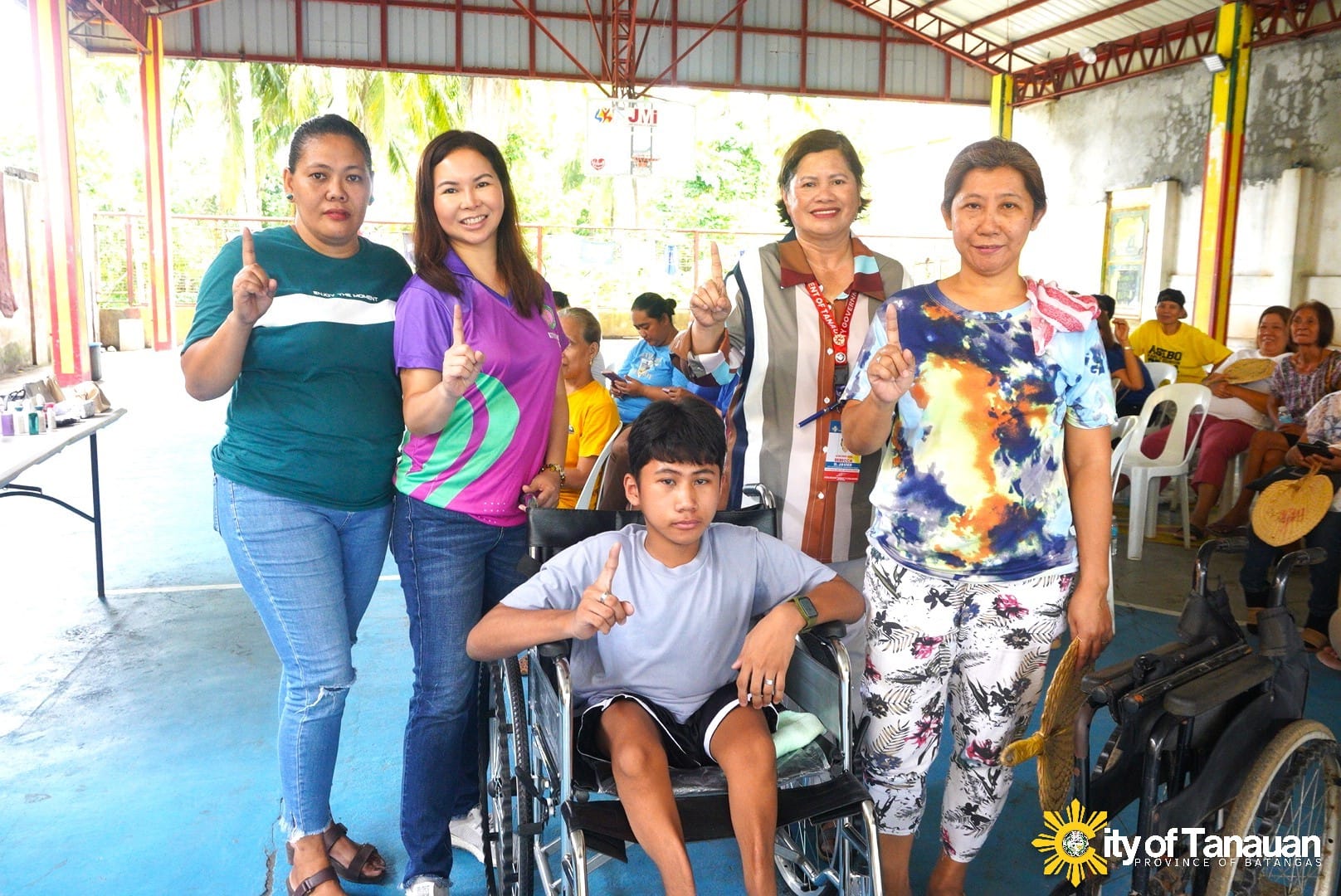Libreng wheelchair mula kay Mayor Sonny at TCWCC President