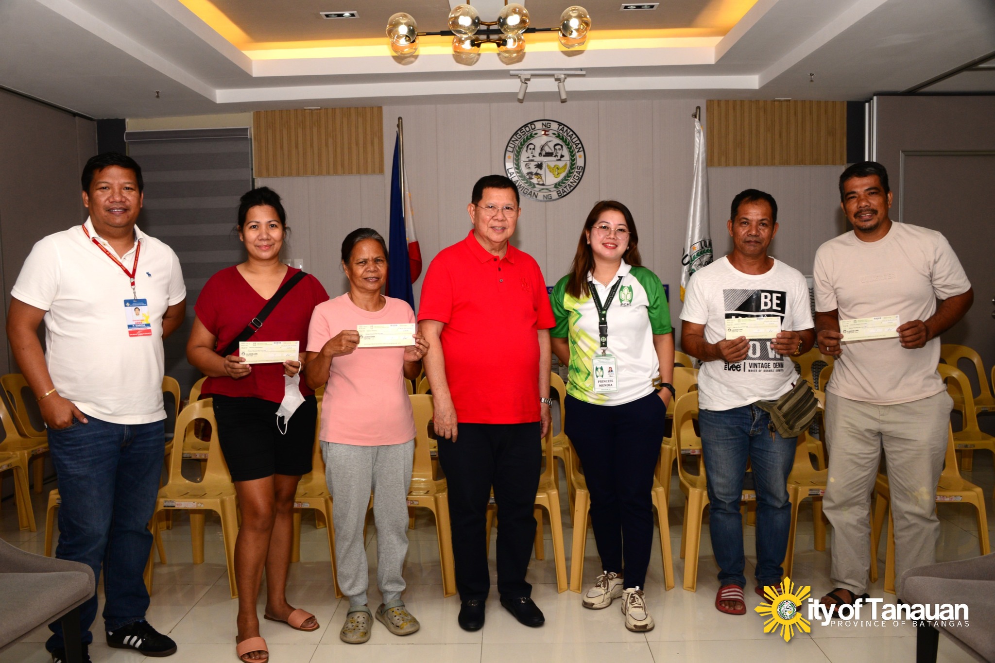 Libreng Life & Accident Insurance para sa Livestock Farmers!
