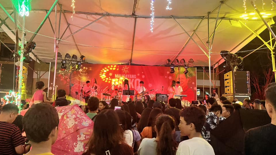 Kasalukuyang nagsisimula na ang Musical Variety Show sa Plaza Mabini!